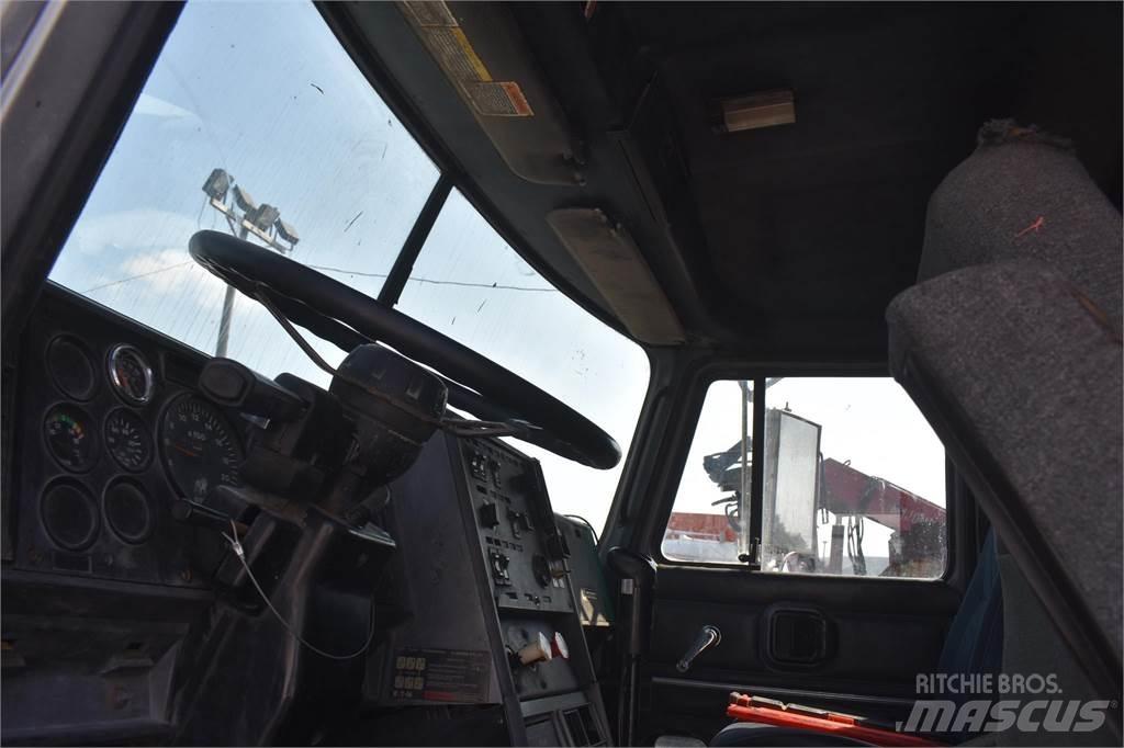 Mack CH613 Самоскиди