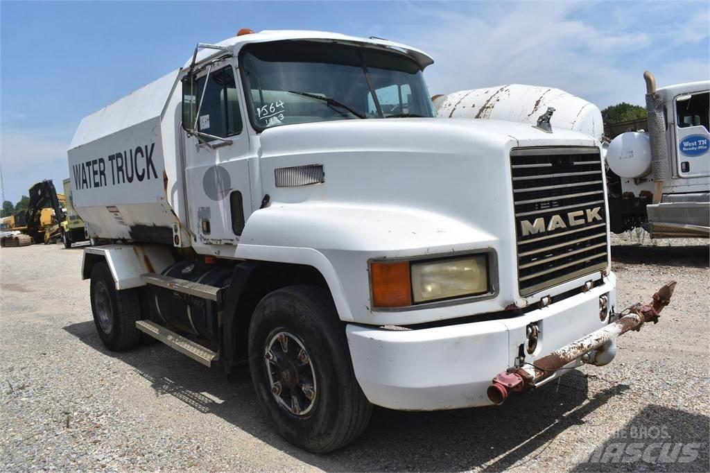 Mack CH613 Вантажівки-цистерни