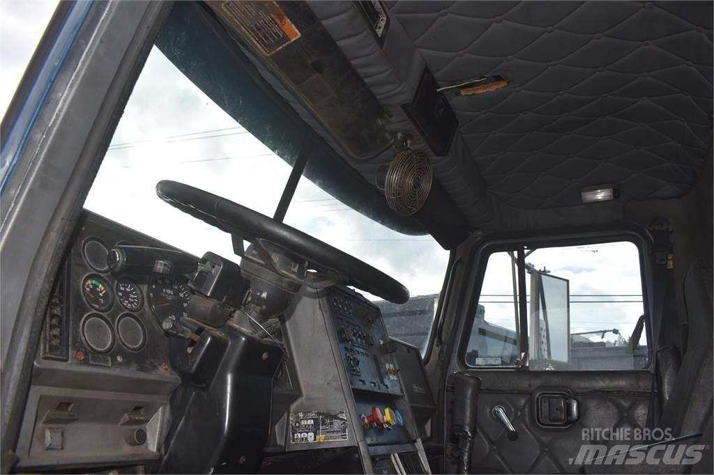 Mack CH613 Самоскиди