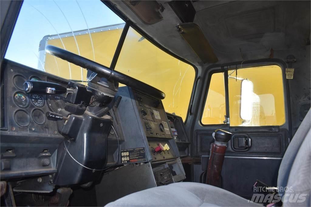 Mack CH613 Самоскиди