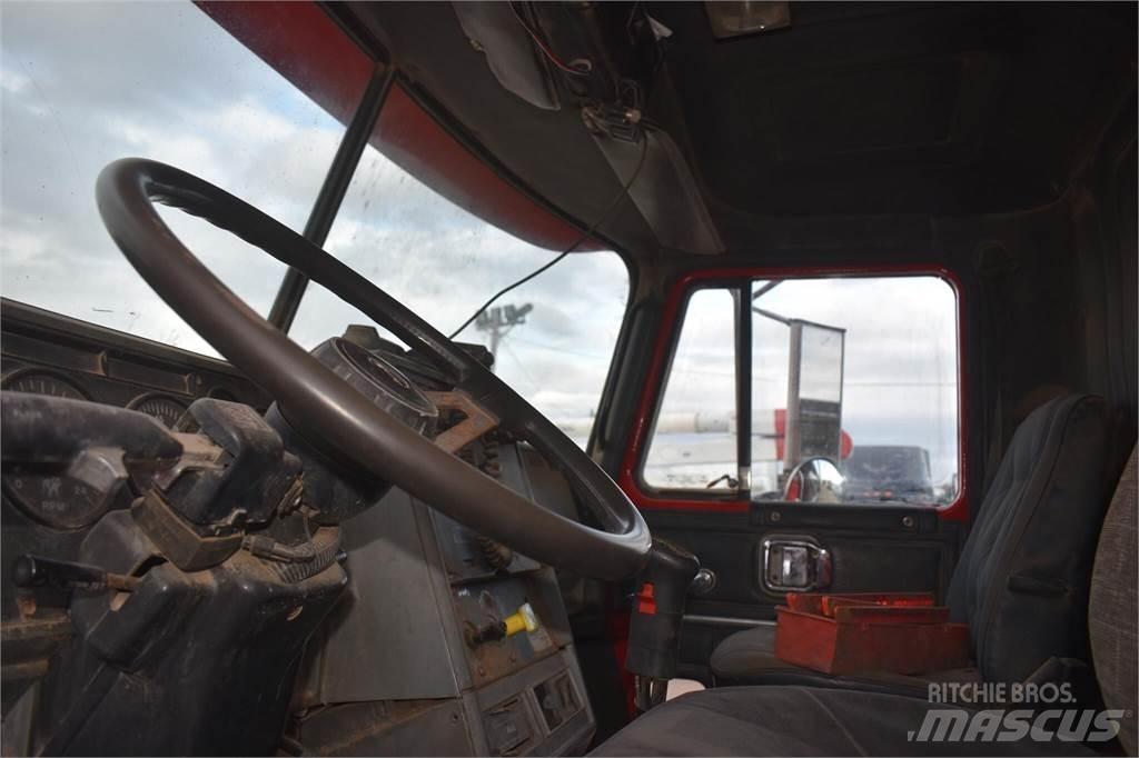 Mack CH613 Самоскиди