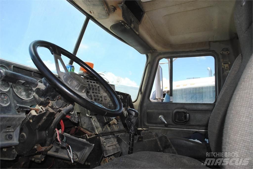 Mack CH613 Самоскиди