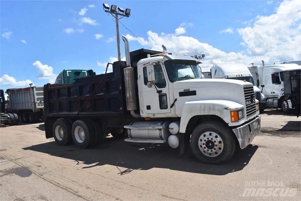 Mack CHN613 Самоскиди