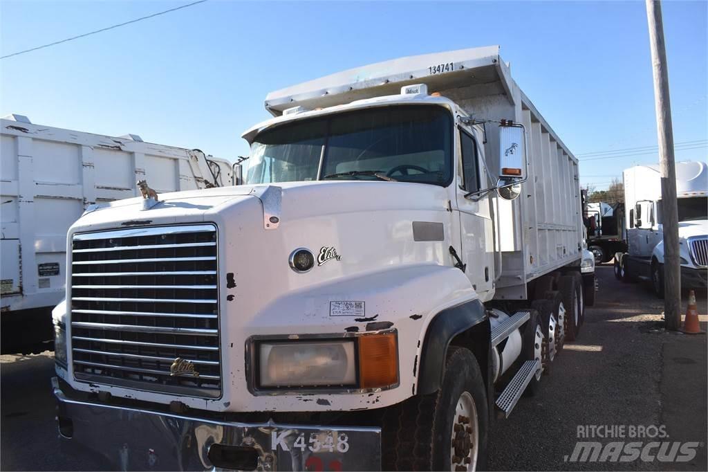 Mack CL713 Самоскиди