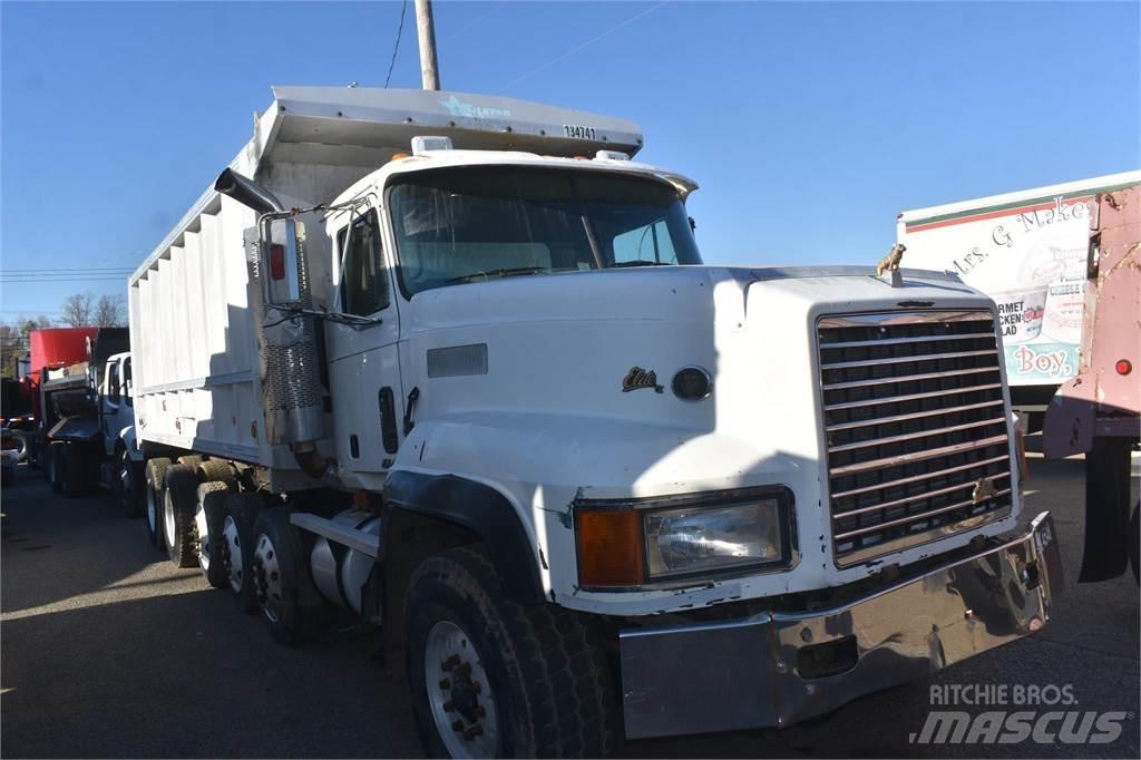 Mack CL713 Самоскиди