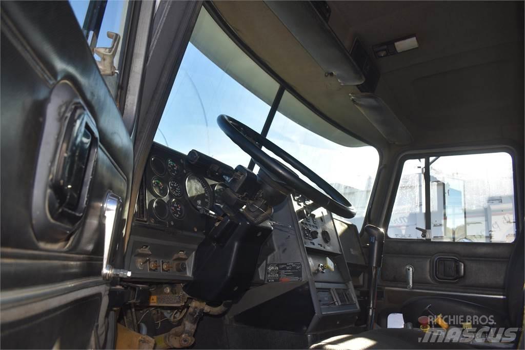 Mack CL713 Самоскиди