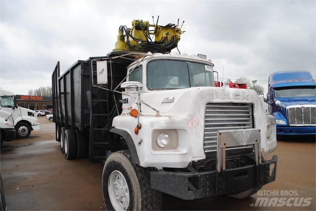 Mack DM690S Автокрани