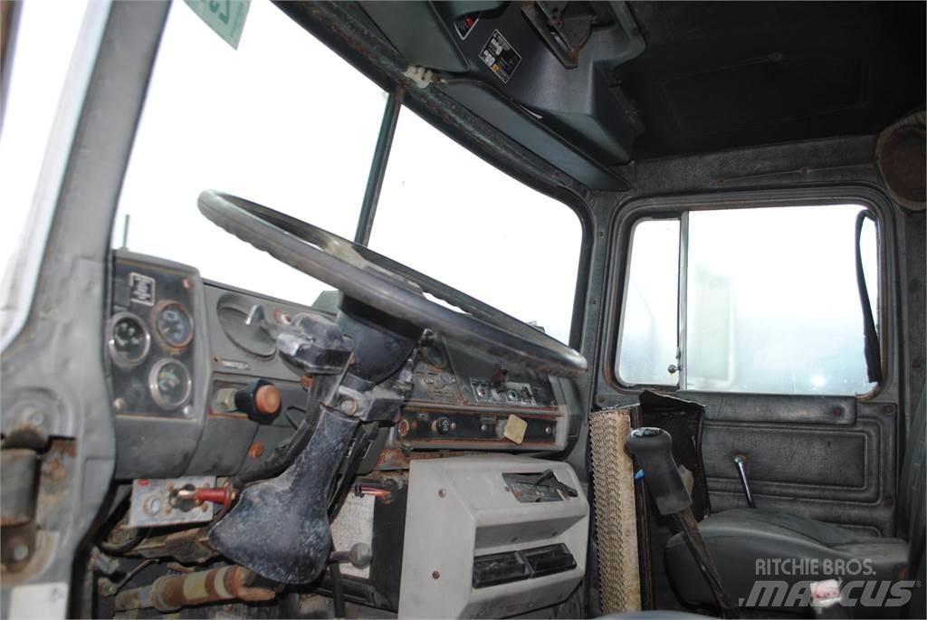 Mack DM690S Автокрани
