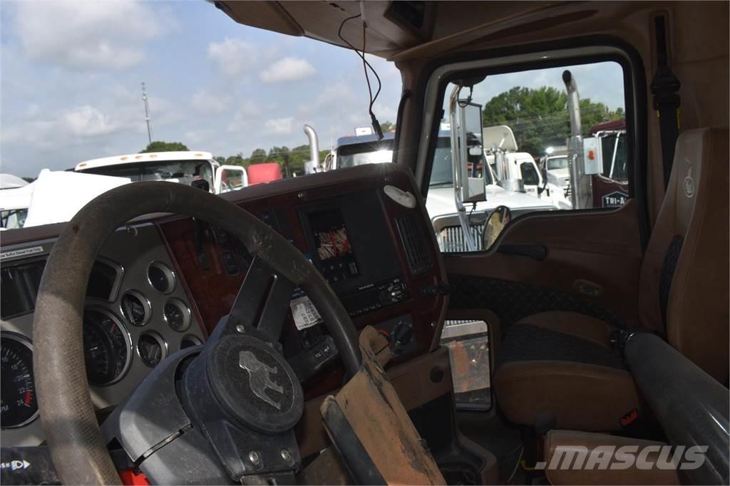 Mack GRANITE GU713 Самоскиди