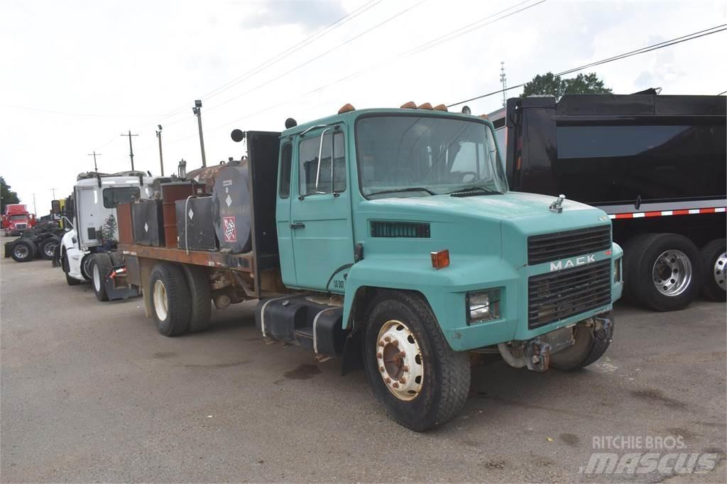 Mack MIDLINER CS200 Вантажівки-цистерни