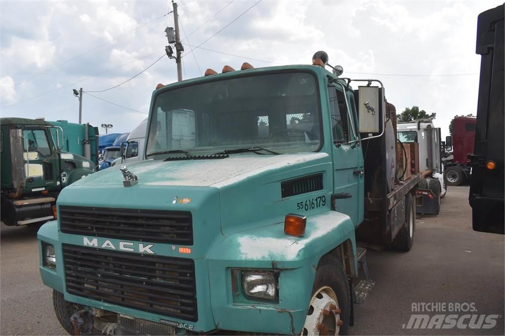 Mack MIDLINER CS200 Вантажівки-цистерни