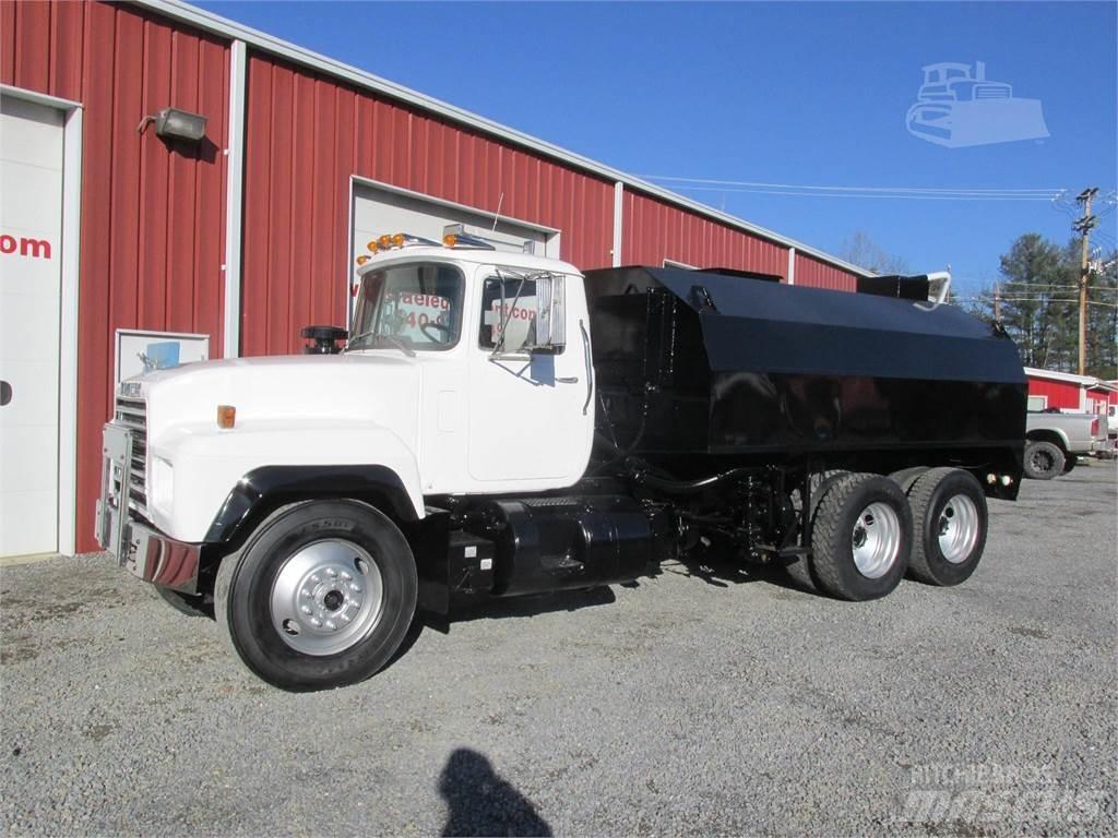 Mack R685S Вантажівки-цистерни