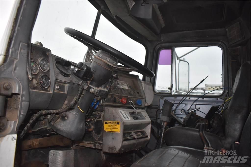 Mack RD688S Автокрани