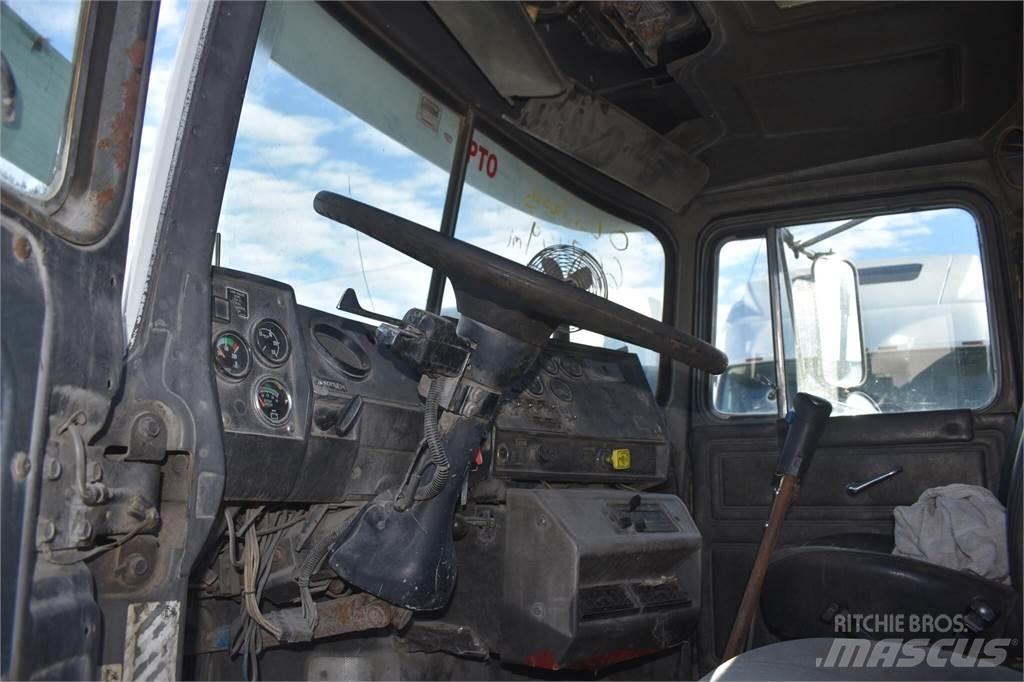 Mack RD688S Самоскиди