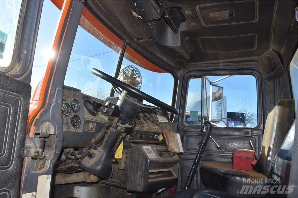 Mack RD688S Самоскиди