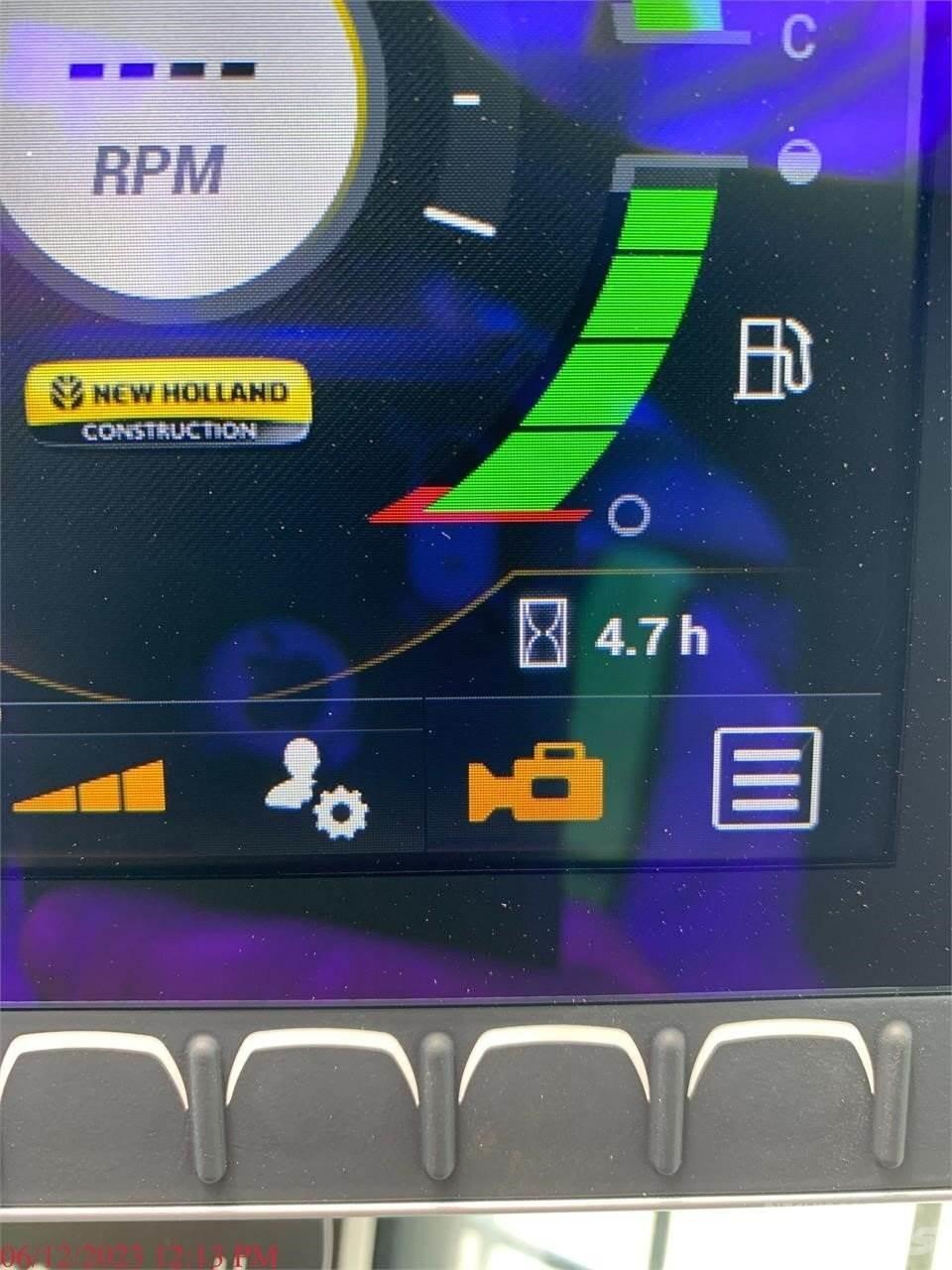 New Holland C337 Міні-навантажувачі