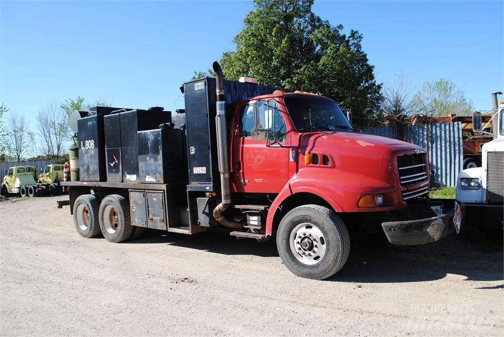 Sterling L8500 Вантажівки-цистерни