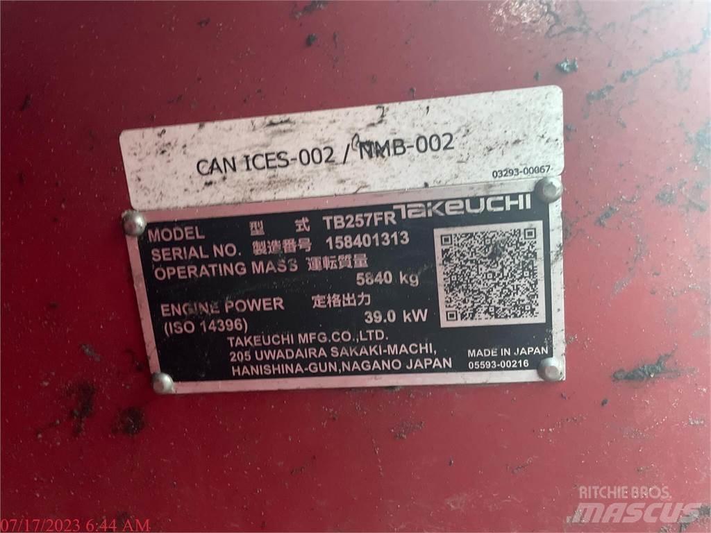 Takeuchi TB257FR Гусеничні екскаватори
