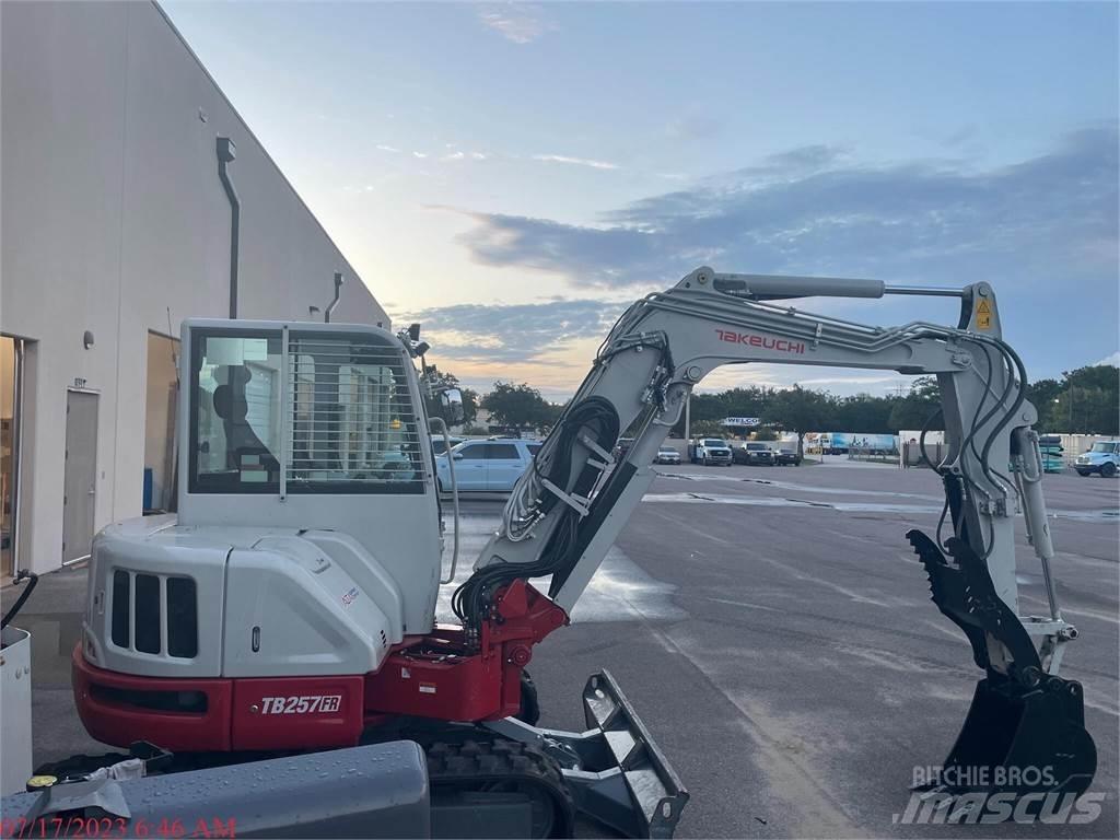 Takeuchi TB257FR Гусеничні екскаватори
