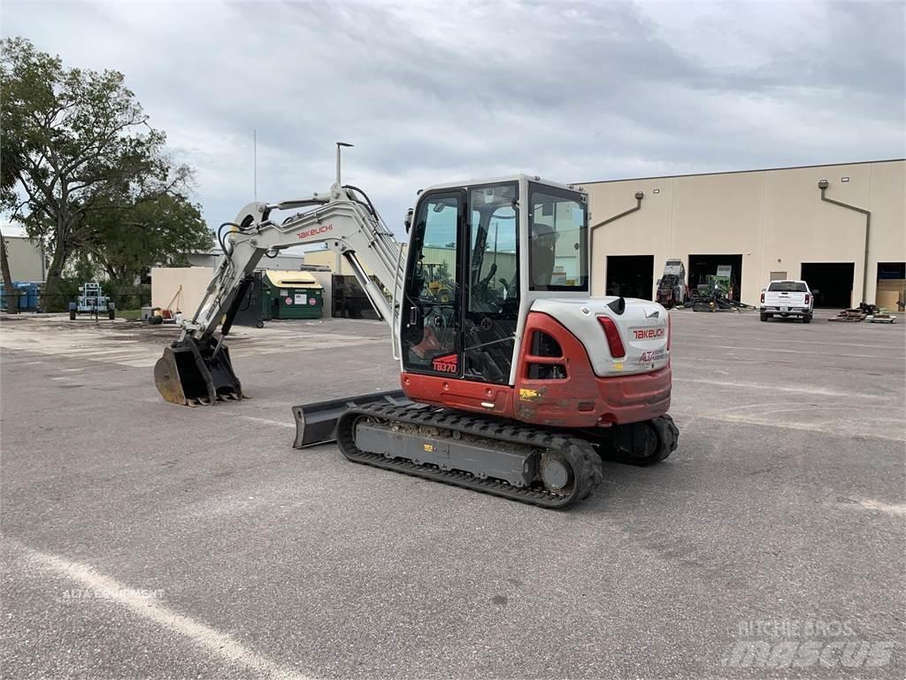 Takeuchi TB370 Гусеничні екскаватори