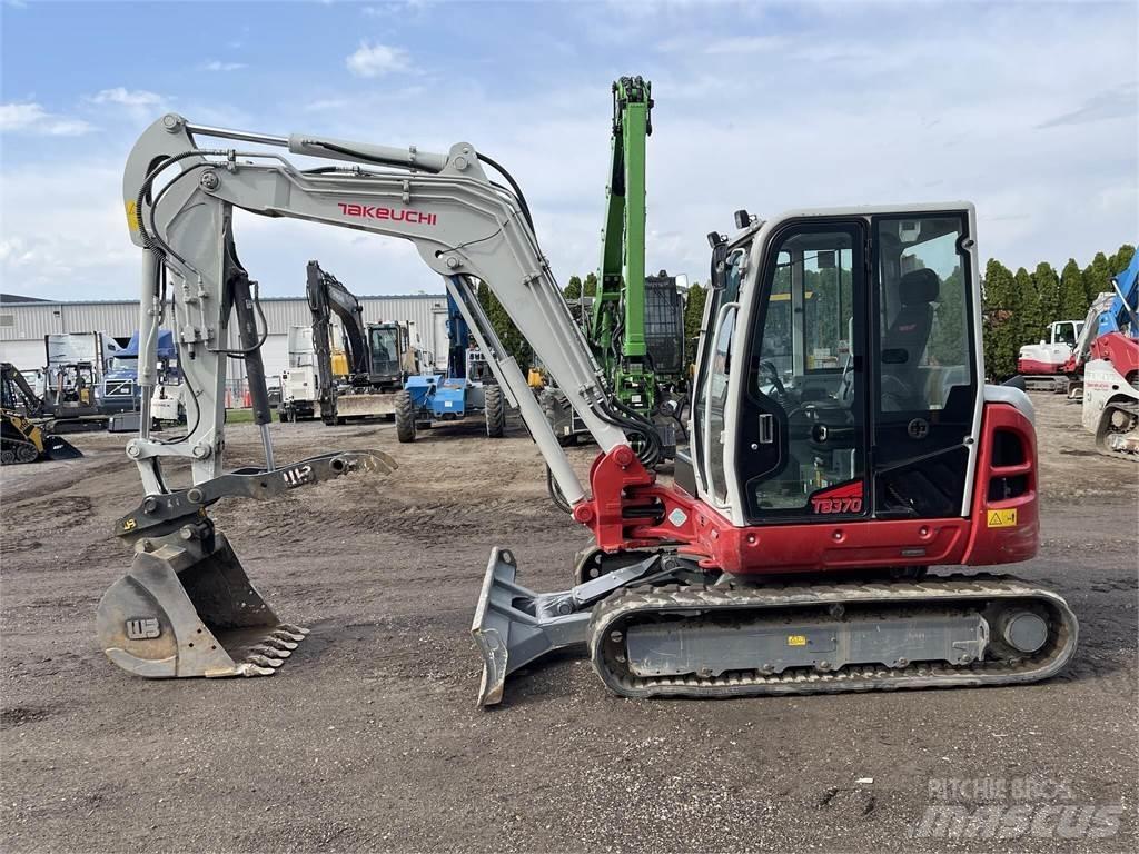 Takeuchi TB370 Гусеничні екскаватори
