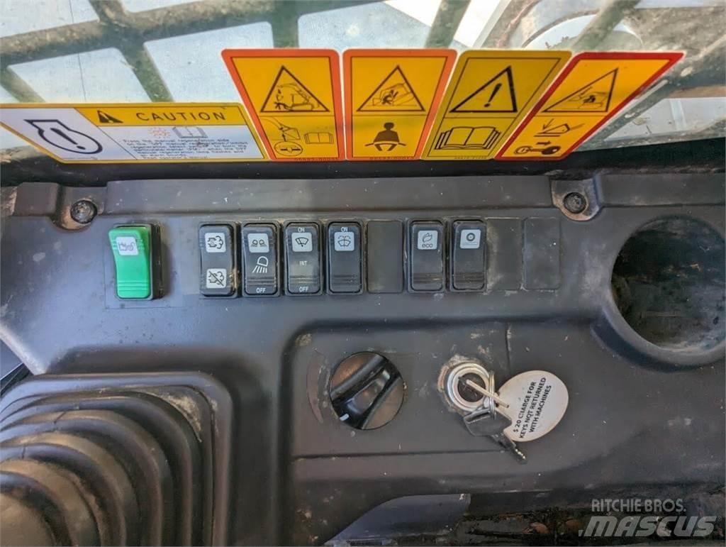 Takeuchi TL12V2 Міні-навантажувачі