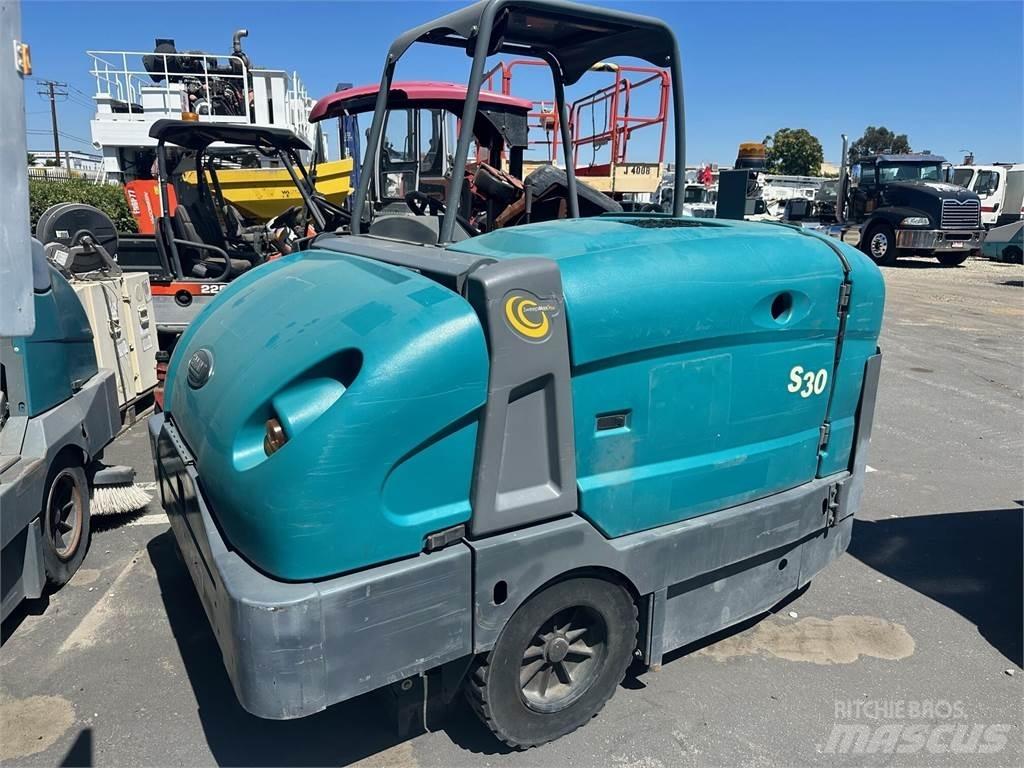 Tennant S30 Підмітальні машини