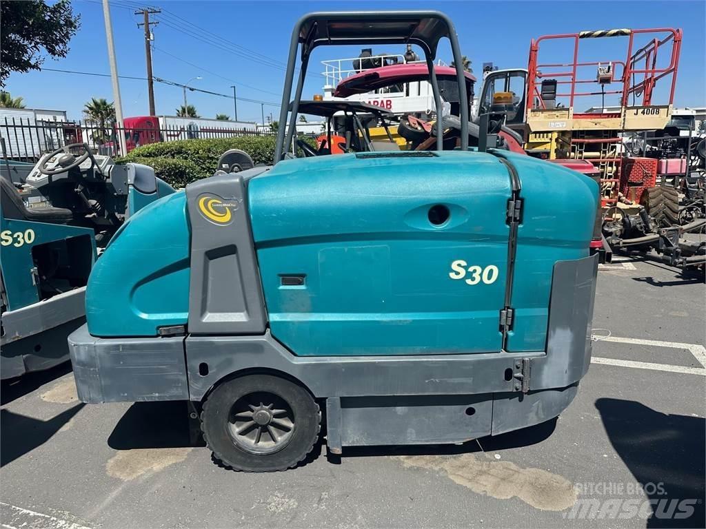 Tennant S30 Підмітальні машини