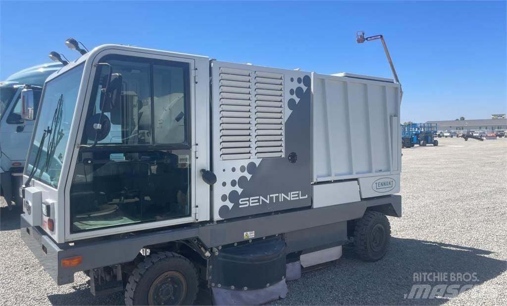 Tennant SENTINEL Підмітальні машини