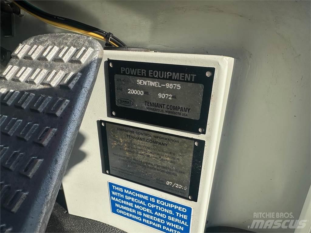 Tennant SENTINEL Підмітальні машини
