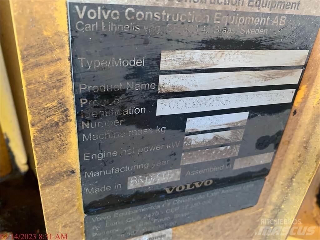 Volvo A25G Зчленовані самоскиди