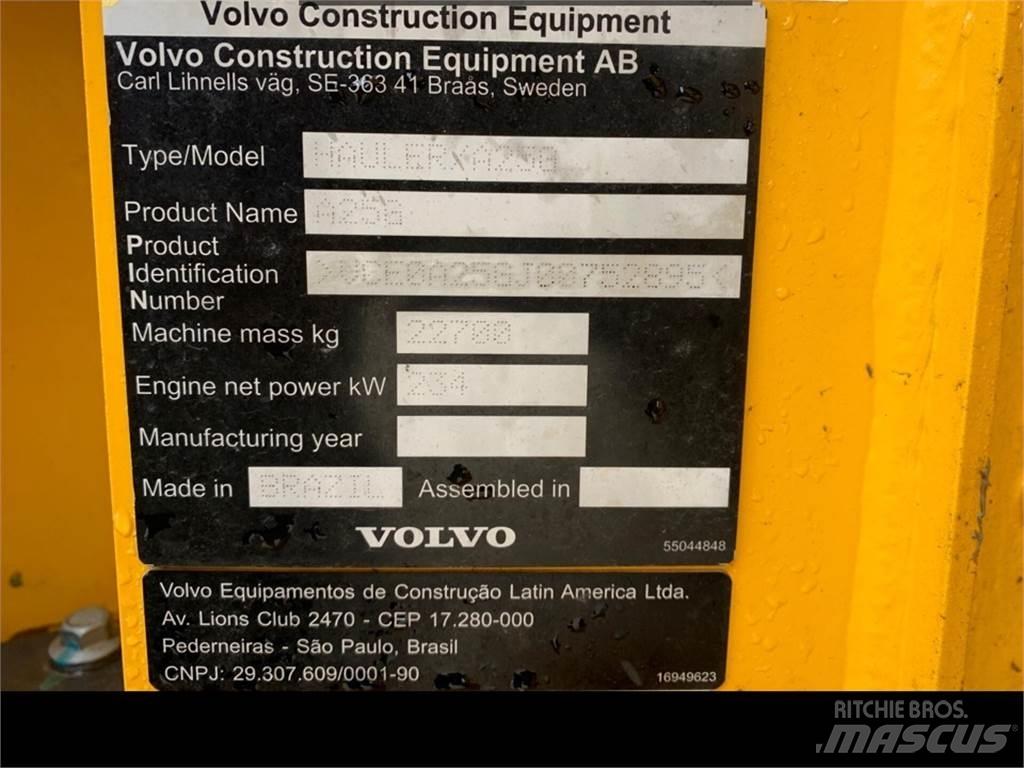 Volvo A25G Зчленовані самоскиди
