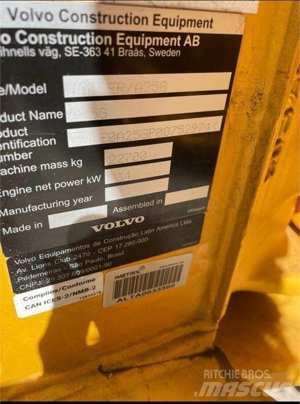 Volvo A25G Зчленовані самоскиди