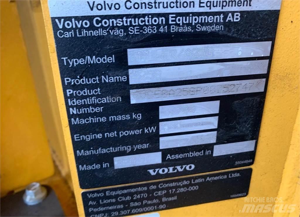 Volvo A25G Зчленовані самоскиди
