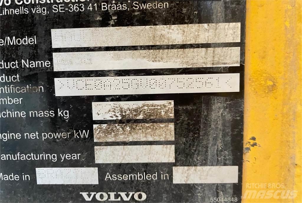Volvo A25G Зчленовані самоскиди