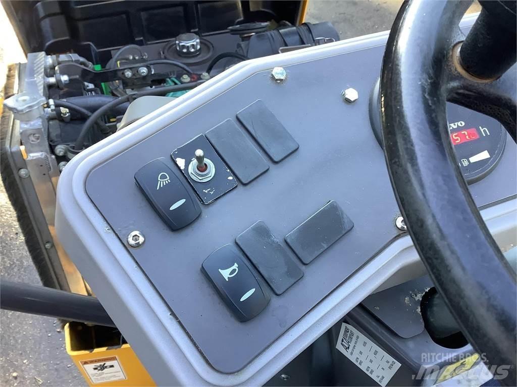 Volvo DD25B Котки тротуарні