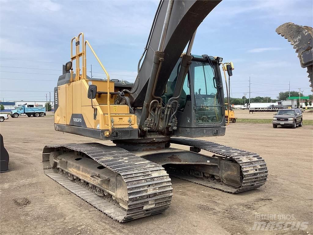 Volvo EC250EL Гусеничні екскаватори