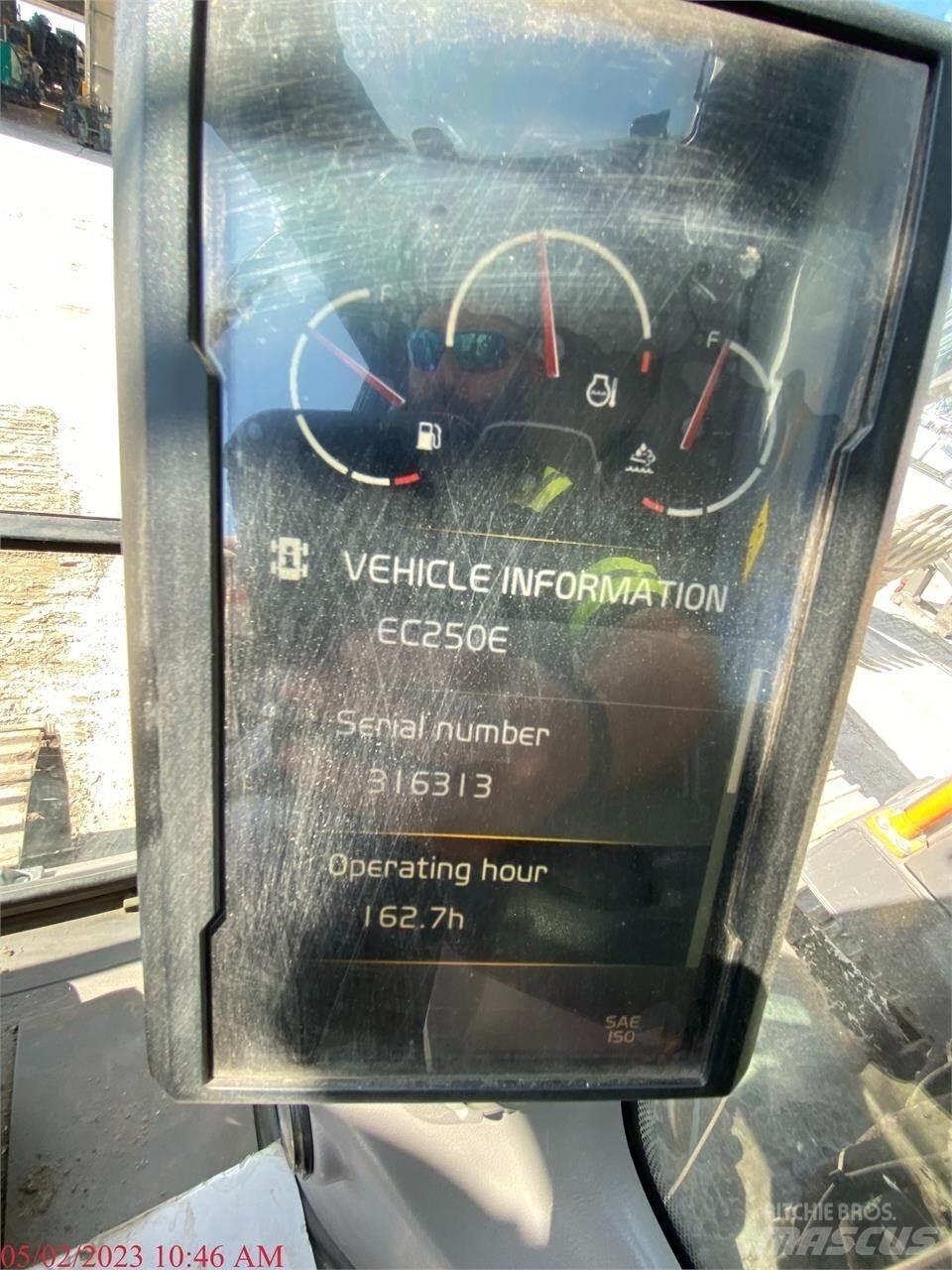 Volvo EC250EL Гусеничні екскаватори