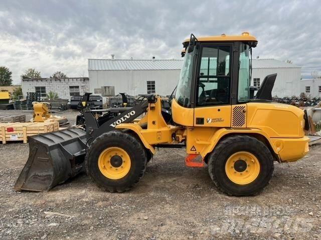 Volvo L30G Фронтальні навантажувачі