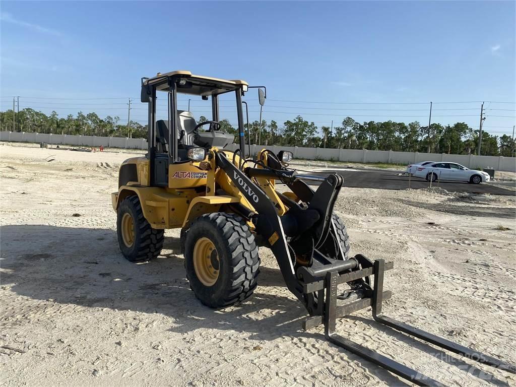 Volvo L30GS Фронтальні навантажувачі