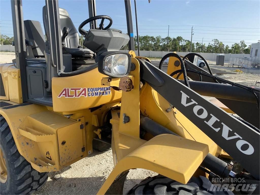 Volvo L30GS Фронтальні навантажувачі