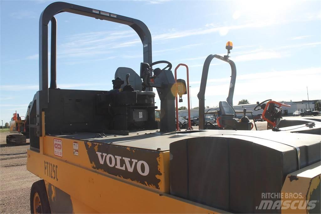 Volvo PT125C Пневматичні катки