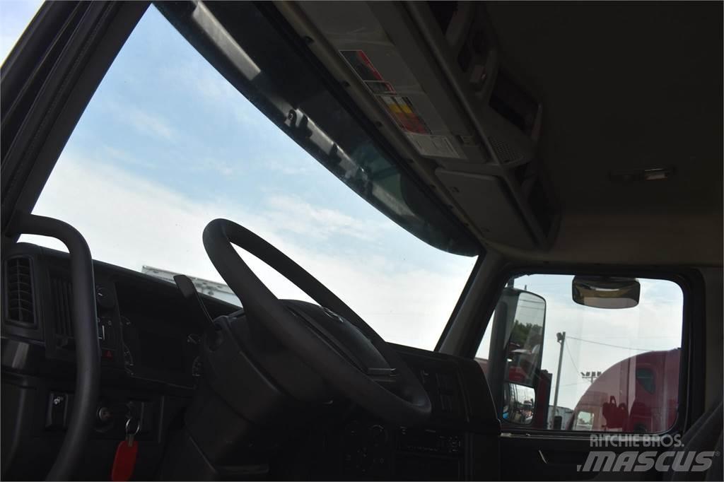 Volvo VHD104F300 Самоскиди