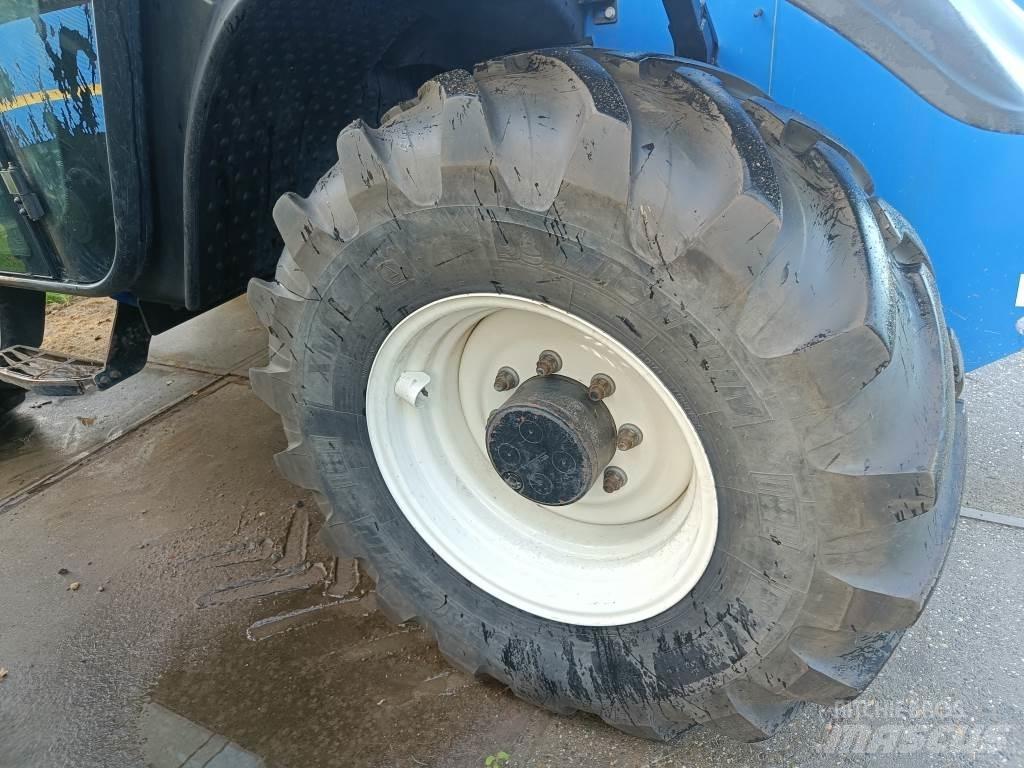 New Holland LM7.35 Телескопічний навантажувач