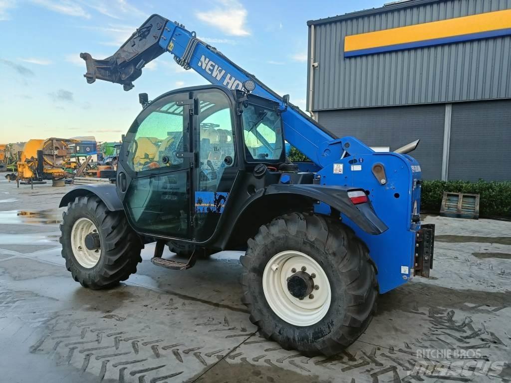 New Holland LM7.35 Телескопічний навантажувач