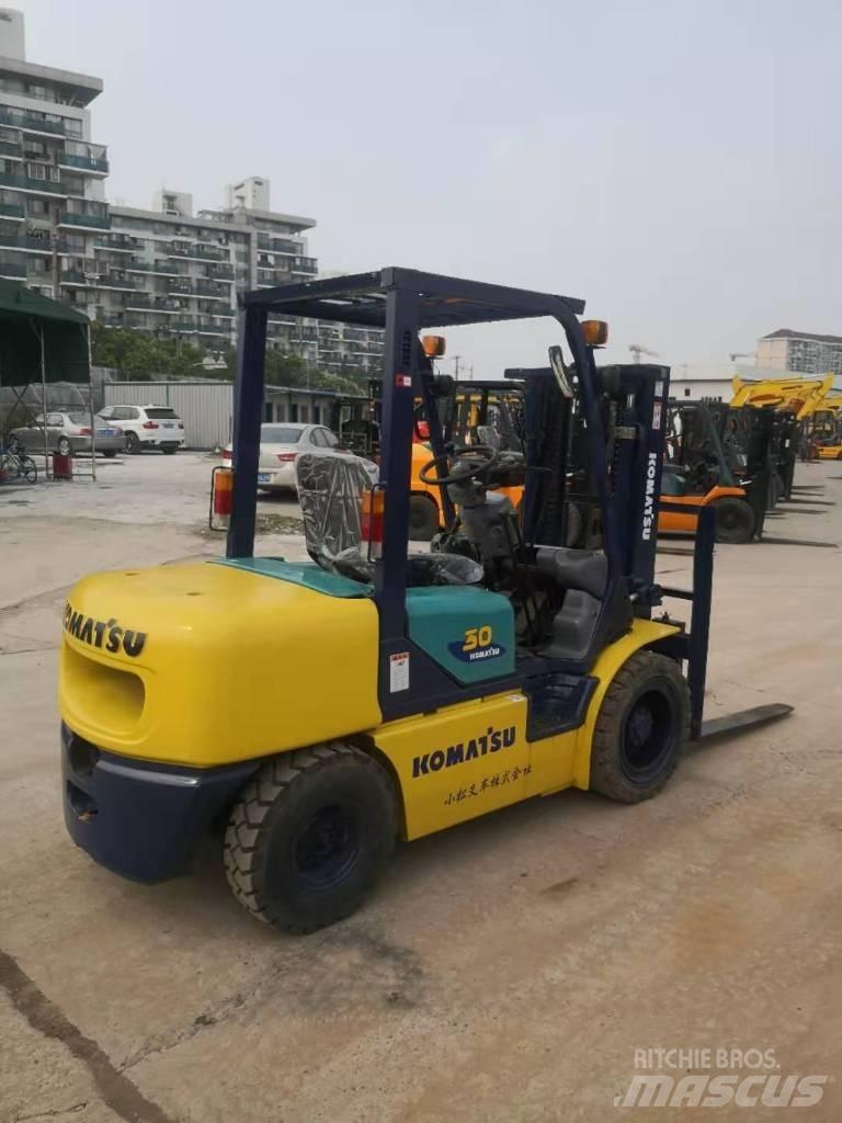 Komatsu FD 30 T-14 Дизельні навантажувачі