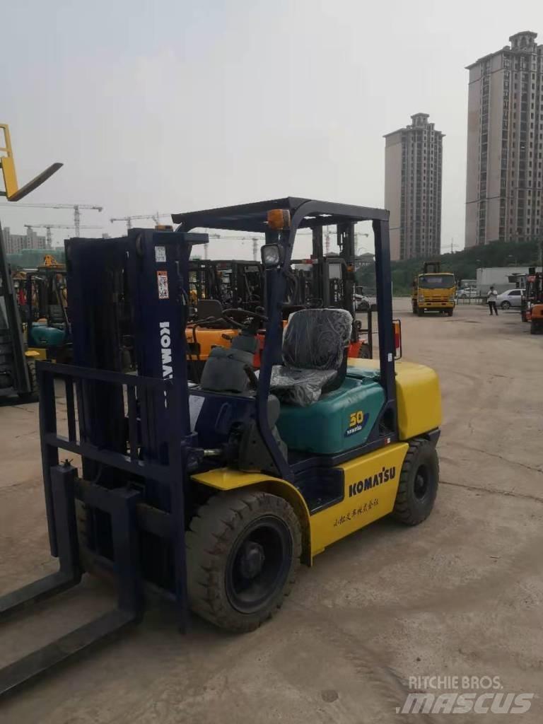 Komatsu FD 30 T-14 Дизельні навантажувачі