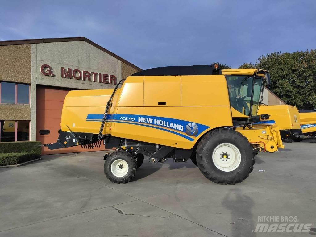 New Holland TC 5.90 Зернозбиральні комбайни