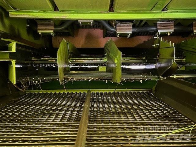 CLAAS Mega 208 Зернозбиральні комбайни