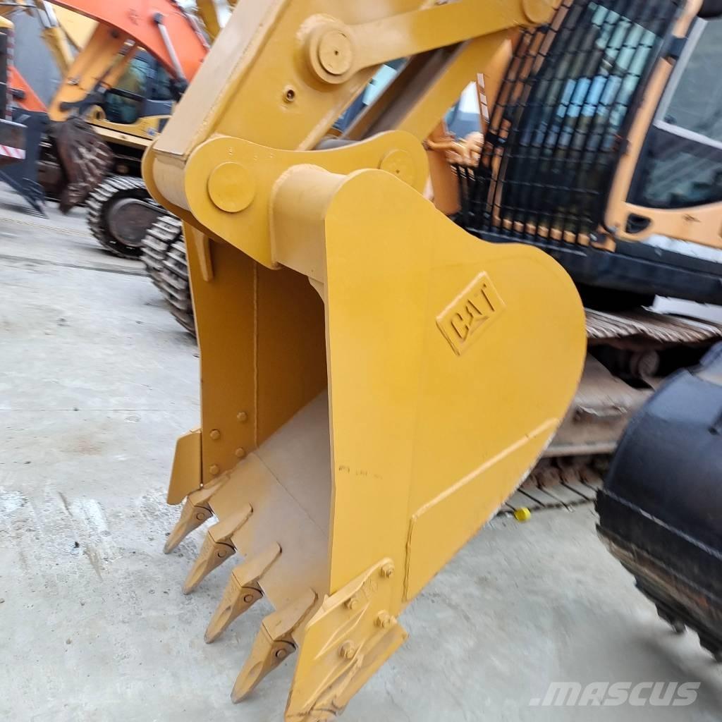 CAT 320 D 2 L Гусеничні екскаватори